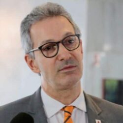 Zema toma decisão sobre desistência e apoio do Novo a Flávio Bolsonaro