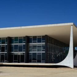 PMDF apura suspeita de bomba perto do STF após homem abandonar mochila
